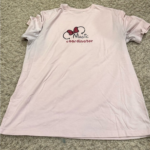 ✨ Custom Disney “Magic Coordinator” Tee – Handmade Vinyl Pressed ✨ - Picture 1 of 3